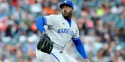 Royals send Chapman to Rangers for 2 players