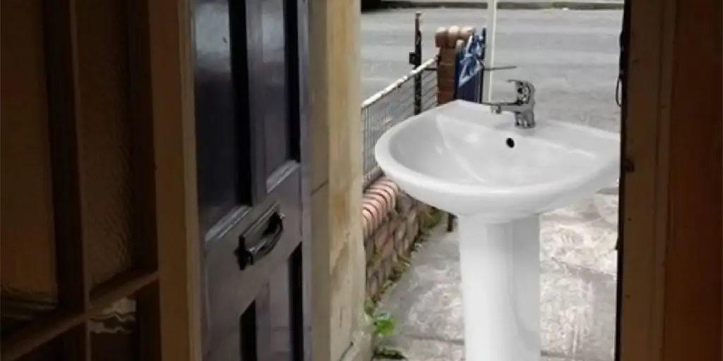 Sink standing in a doorway 