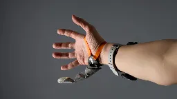 Robotic ‘Third Thumb’ helps perform challenging tasks single-handedly