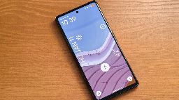 Android 15 could bring widgets back to the lock screen